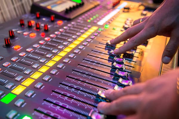 Mesa de som colorida